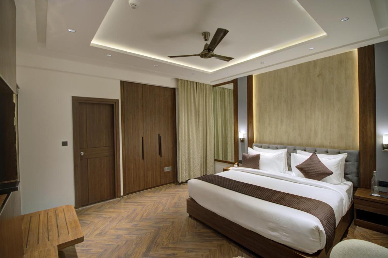 Cygnett Collection K K Hotel Faizābād エクステリア 写真