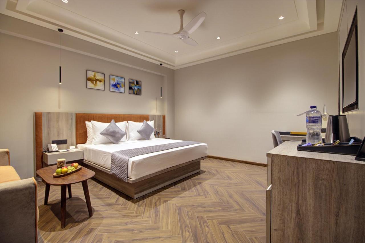 Cygnett Collection K K Hotel Faizābād エクステリア 写真