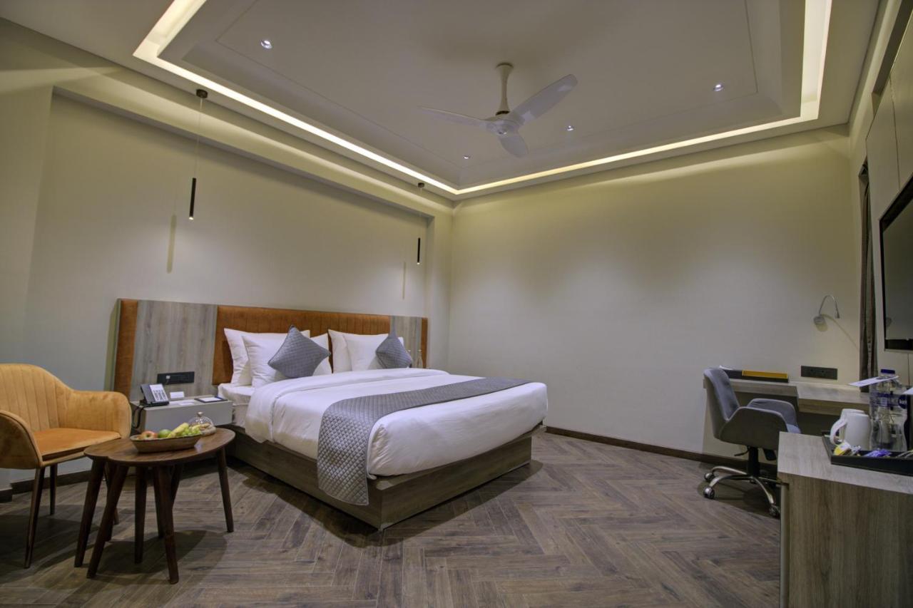 Cygnett Collection K K Hotel Faizābād エクステリア 写真